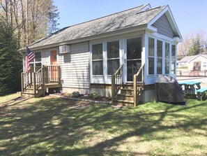 Exterior - 2-bedroom cottage just 3 minutes drive to Moody Beach (Wells)