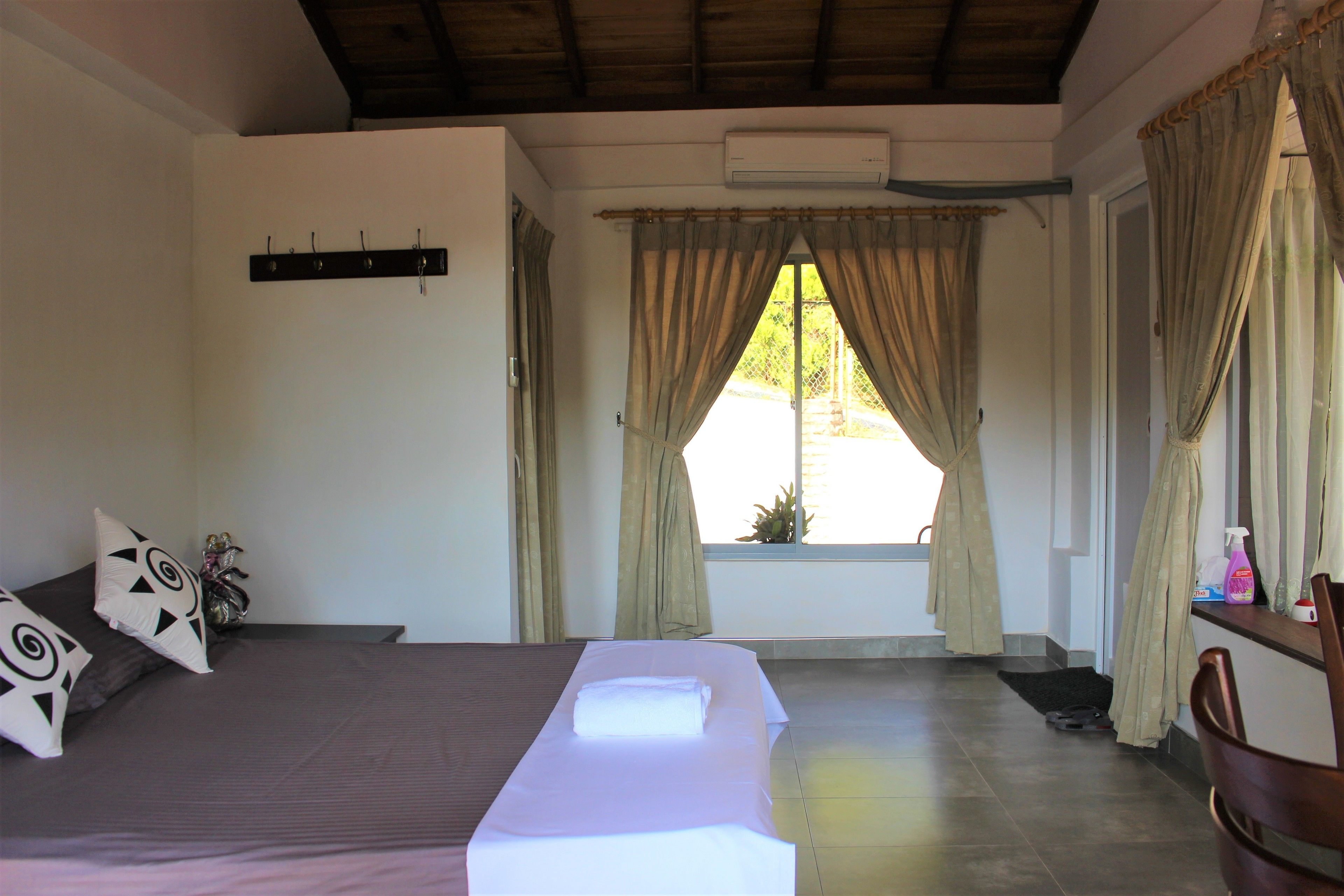 Luxury Double Room, 1 Queen Bed, Balcony, Mountain View | 1 bedroom, premium bedding, desk, soundproofing