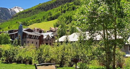 AKTUALISIERT! WALK-OUT PATIO ADJ TO RIVER TRL, # 112, HOT TUB / POOL, ANSICHTEN! EINE FREUDE!