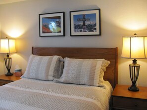 1 bedroom, iron/ironing board, free WiFi, bed sheets - WALK TO LIFTS/RESTAURANTS/SHOPS/LISTEN TO THE STREAM/WATCH SKIERS FROM YOUR KIT. (Telluride)
