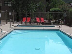 Outdoor pool, a heated pool - WALK TO LIFTS/RESTAURANTS/SHOPS/LISTEN TO THE STREAM/WATCH SKIERS FROM YOUR KIT. (Telluride)