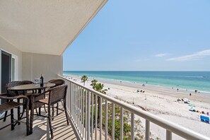 Outdoor dining - Amazing Direct Gulf View, 4th Floor, All renovated ! (Indian Shores)