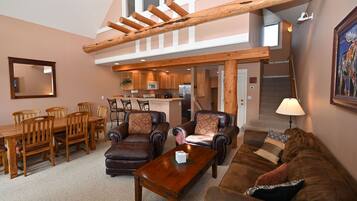 Smart TV, fireplace, stereo