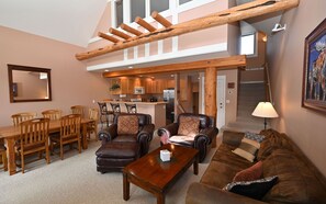 Smart TV, fireplace, stereo - Casa Moonlight Two - Ski in/Out - Direct to Iron Horse Lift - 2 Bed 2.5 Bath (Big Sky)