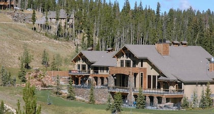 Casa Moonlight Two - Ski in/Out - Direct to Iron Horse Lift - 2 Bed 2.5 Bath
