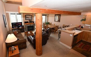 Smart TV, fireplace, stereo