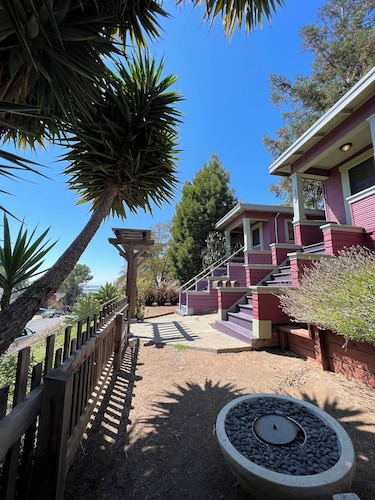 Waterfront Historic Bungalow One• Ferry to SF