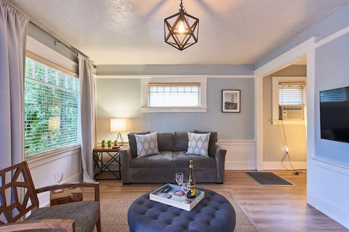 Waterfront Boutique Bungalow 1-Walk to Ferry to San Francisco, Free WIFI Parking