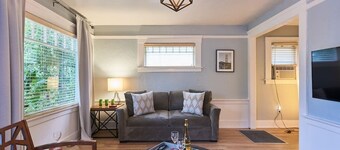 Waterfront Boutique Bungalow 1-Walk to Ferry to San Francisco, Free WIFI Parking