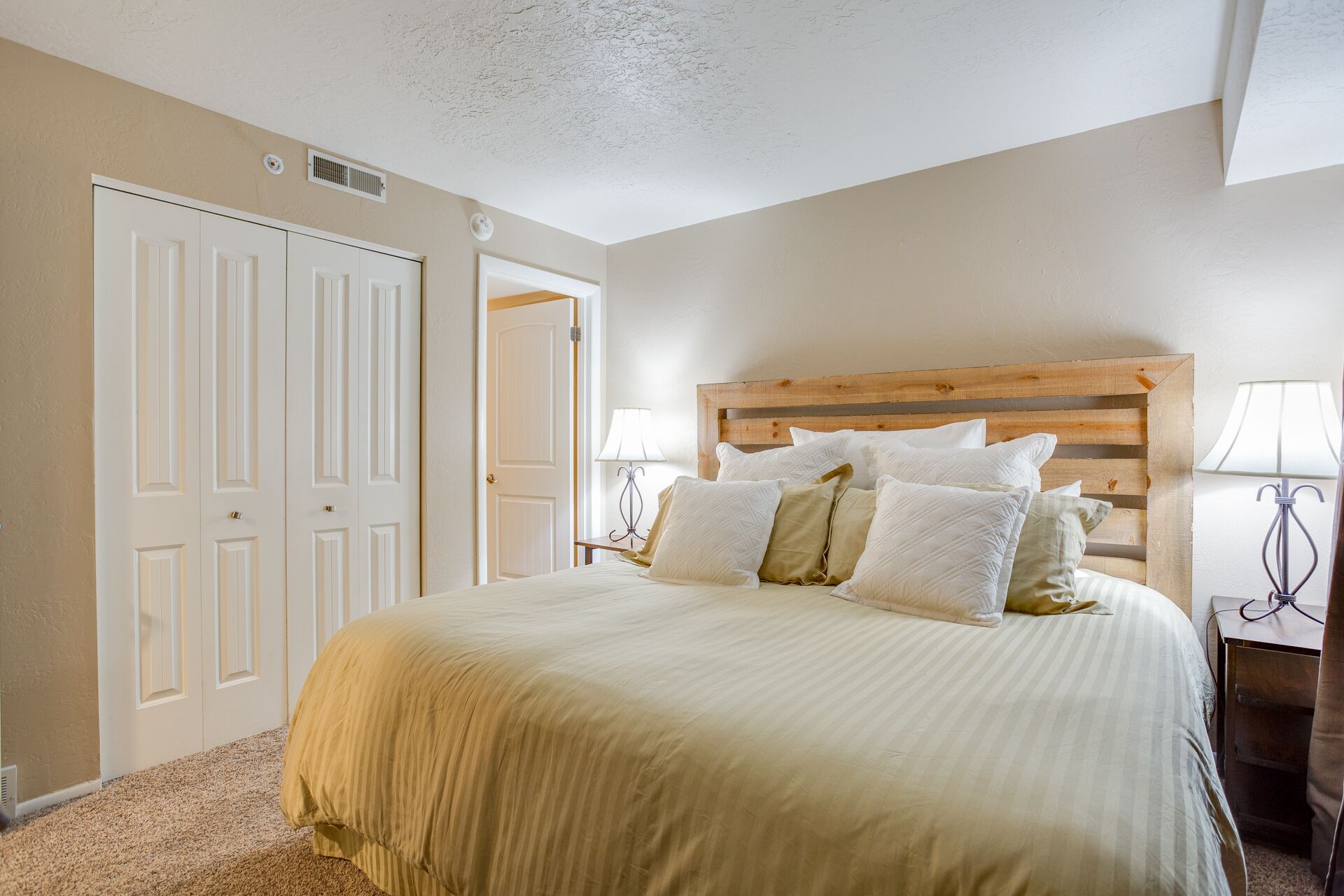 2 間睡房、熨斗/熨衫板、Wi-Fi、床單