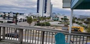 Property grounds - Private Upscale Condo in Myrtle w/ Ocean View Across from Boardwalk w/ Huge Deck (Myrtle Beach)