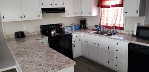 Fridge, microwave, oven, stovetop - Private Upscale Condo in Myrtle w/ Ocean View Across from Boardwalk w/ Huge Deck (Myrtle Beach)