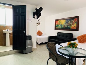 Habitación doble | Minibar, wifi gratis y ropa de cama 