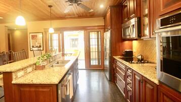 Frigorífic, microones, forn i placa de cuina