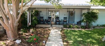 Pet friendly; Close to wineries; Great for girls weekend or family getaways