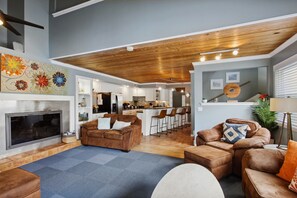 Smart TV, fireplace, books, computer monitors