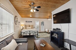 5 bedrooms, desk, iron/ironing board, free WiFi