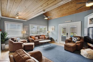 Smart TV, fireplace, books, computer monitors