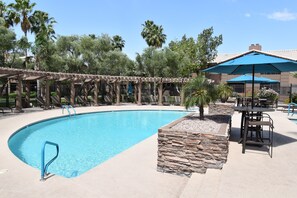 Piscine extérieure, piscine chauffée