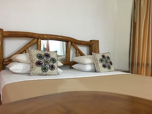 Deluxe Room, Garden View | Desk, iron/ironing board, rollaway beds, free WiFi - Mihini hotel (Habarana)