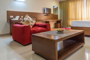 Deluxe Room | In-room safe, desk, iron/ironing board, free rollaway beds - Hotel Saptagiri (Hyderabad)