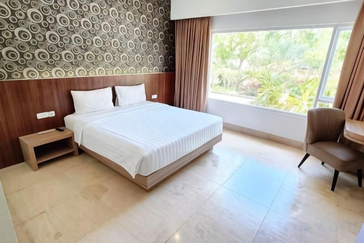 In-room safe, desk, blackout drapes, soundproofing