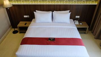 Landmark | In-room safe, desk, blackout drapes, soundproofing