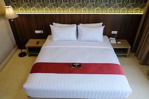 Landmark | In-room safe, desk, blackout drapes, soundproofing - Mexolie Hotel (Kebumen)