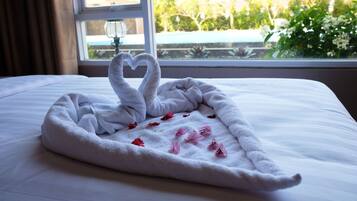 客房內保險箱、書桌、遮光布/窗簾、隔音