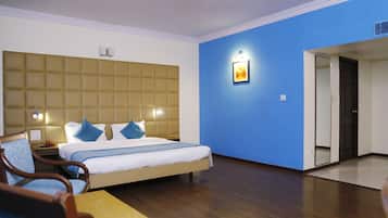 Club Double Room, 1 King Bed | 1 bedroom, minibar, in-room safe, desk