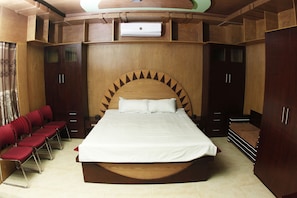 Presidential Suite | Iron/ironing board, rollaway beds, free WiFi - Lemon Garden Resort (Kamalganj)