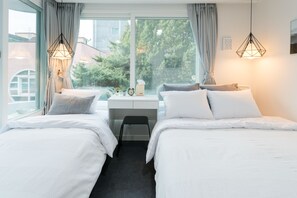 Deluxe Twin Room (Foreigner Only, Must notify the hotel of your check-in time) | Sängtillbehör av högsta kvalitet, gratis wi-fi och sängkläder