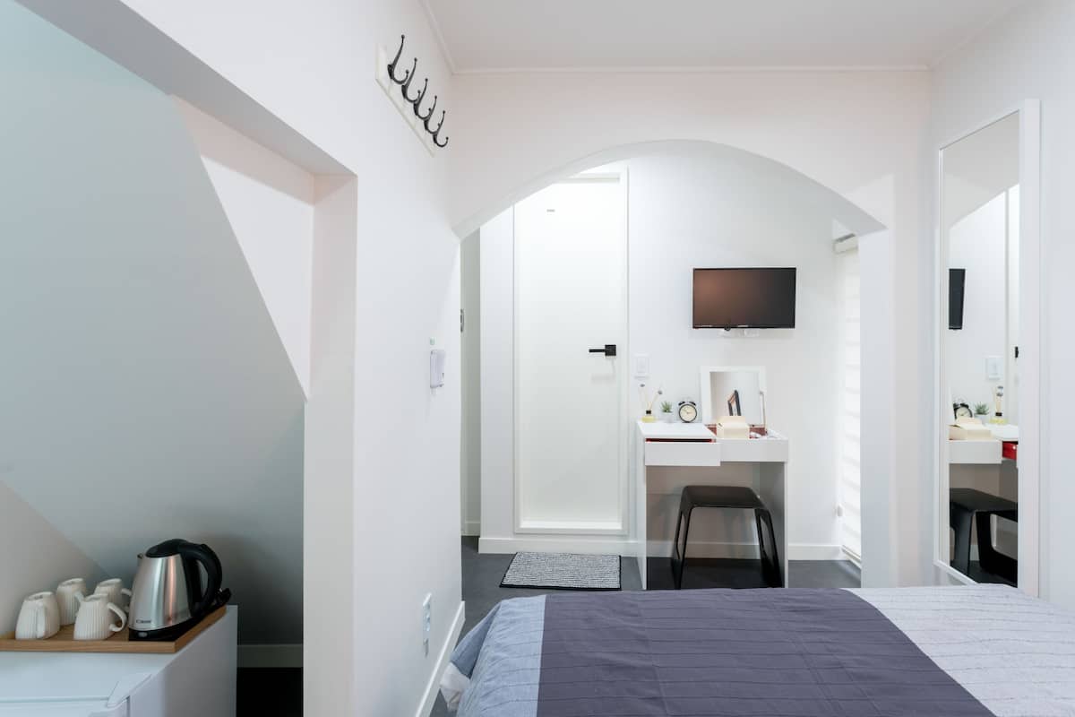 Deluxe Family Room, Foreigner Only (5 person, Must notify the hotel of your check-in time) | Premium bedding, free WiFi, bed sheets