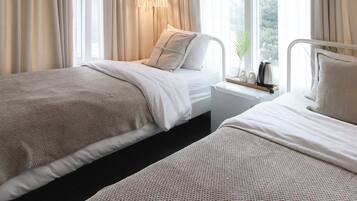 Deluxe Twin Room (Foreigner Only, Must notify the hotel of your check-in time) | Premium bedding, WiFi (free), bed sheets