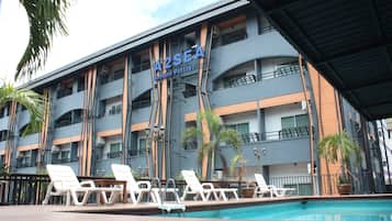 Outdoor pool, pool umbrellas, sun loungers