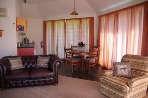 Family Cottage African | Living room | 65-inch flat-screen TV with premium channels, TV, Netflix