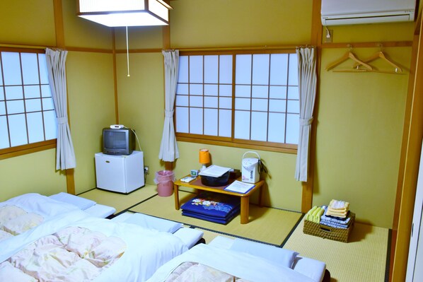 Japanese Style Room For 3 Guests | Free WiFi - Ryokan Shimizu (Kyoto)