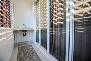 Unclassified image, 5 of 100, button - Ruan Plaisoi Apartment by Zuzu (Bangkok)