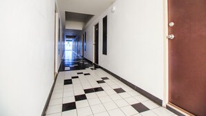 Hallway - Ruan Plaisoi Apartment by Zuzu (Bangkok)