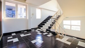 Staircase - Ruan Plaisoi Apartment by Zuzu (Bangkok)