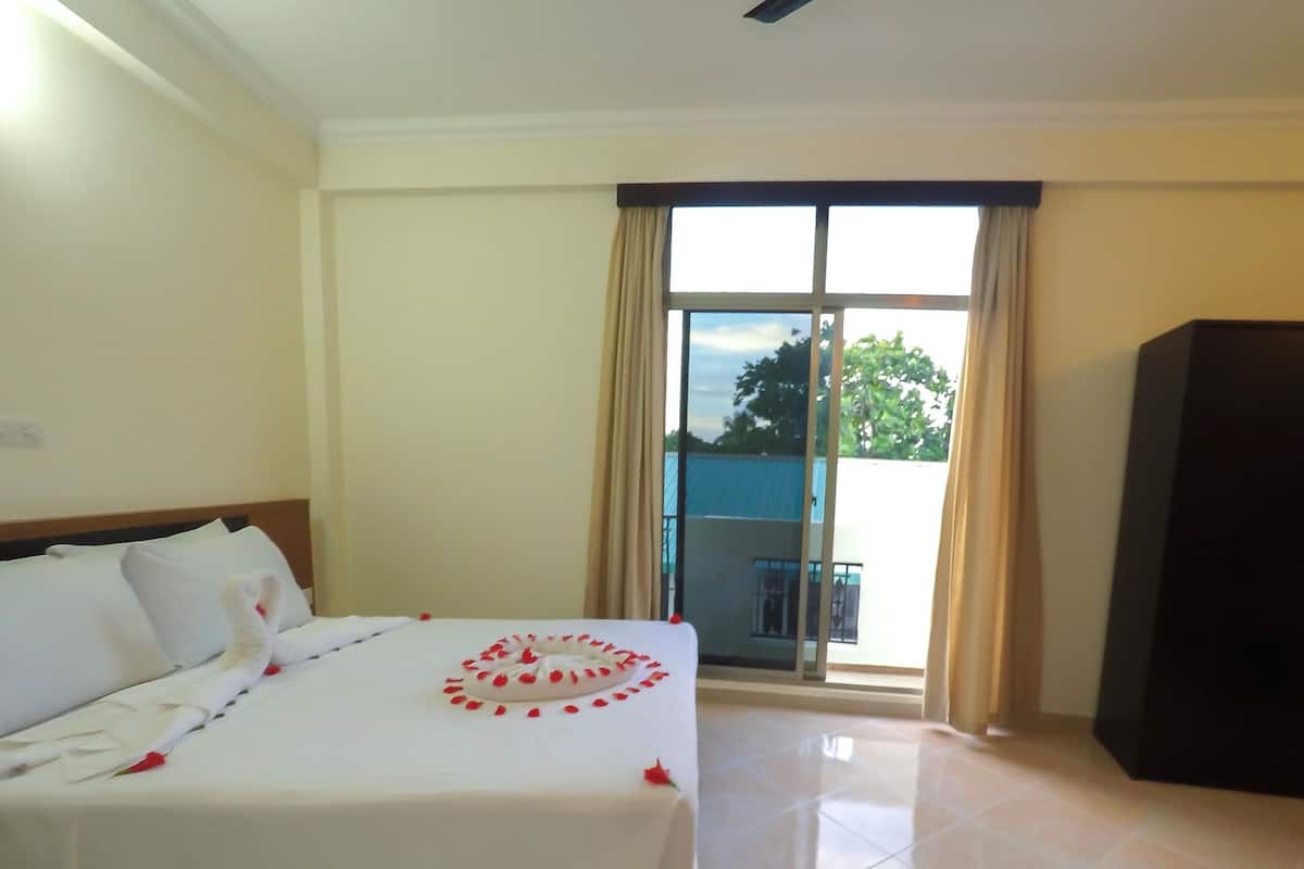 Superior Double Room, 1 Katil Ratu (Queen) | Bilik Mandi | Pancuran mandi, kelengkapan dandanan diri percuma, tuala disediakan