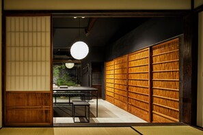 传统独立别墅, 2 间卧室 (Japanese Style, Semi open air bath) | 客房内用餐