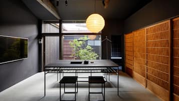 Traditional House with Semi-open-air-bath | Garden view