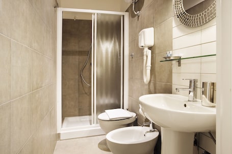 Standard Double Room | Bathroom. Affittacamere Nansen