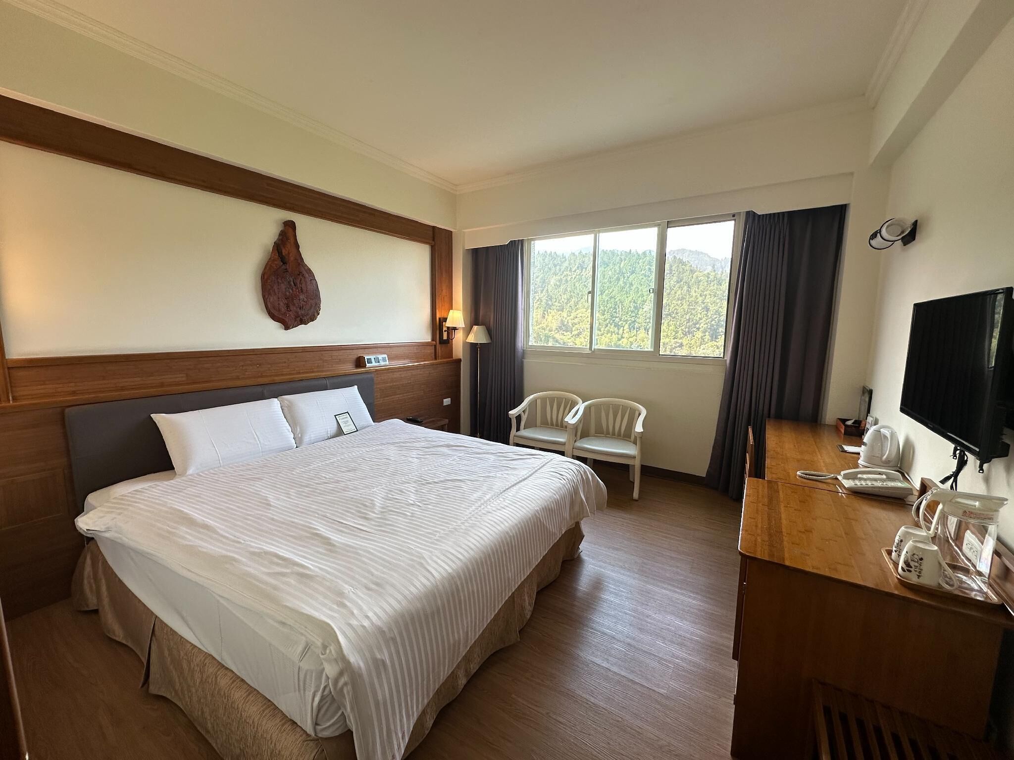 Signature Suite, 1 Queen Bed, Mountain View | Premium bedding, down comforters, free minibar, desk