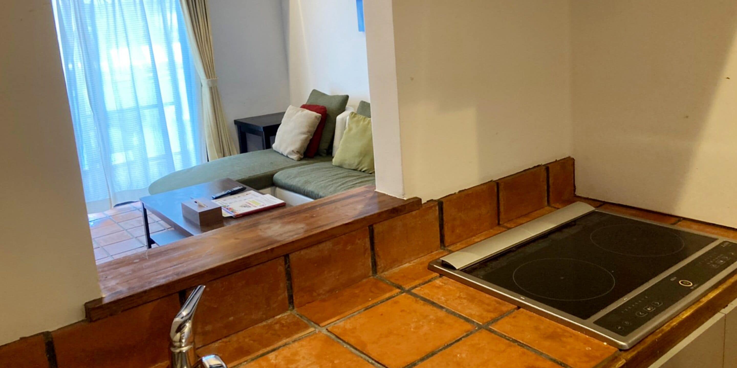 fridge, microwave, coffee/tea maker, electric kettle