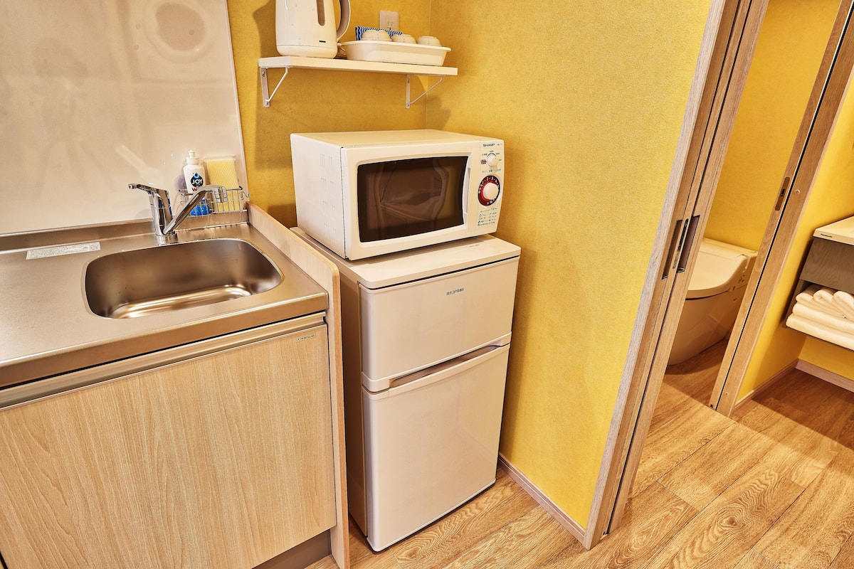 private cottage & kitchen, no smoking (no pets allowed) | 1 bedroom, individually decorated, desk, blackout curtains