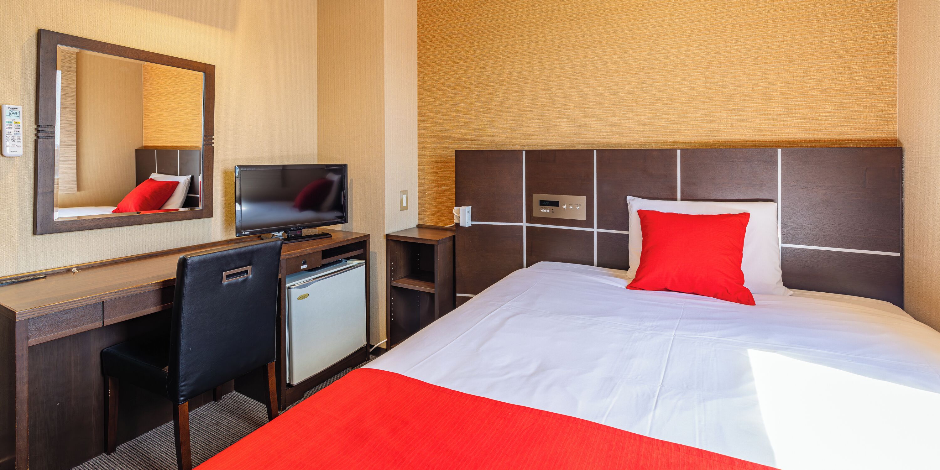 Skrivebord, strygejern/strygebræt, gratis Wi-Fi, sengetøj