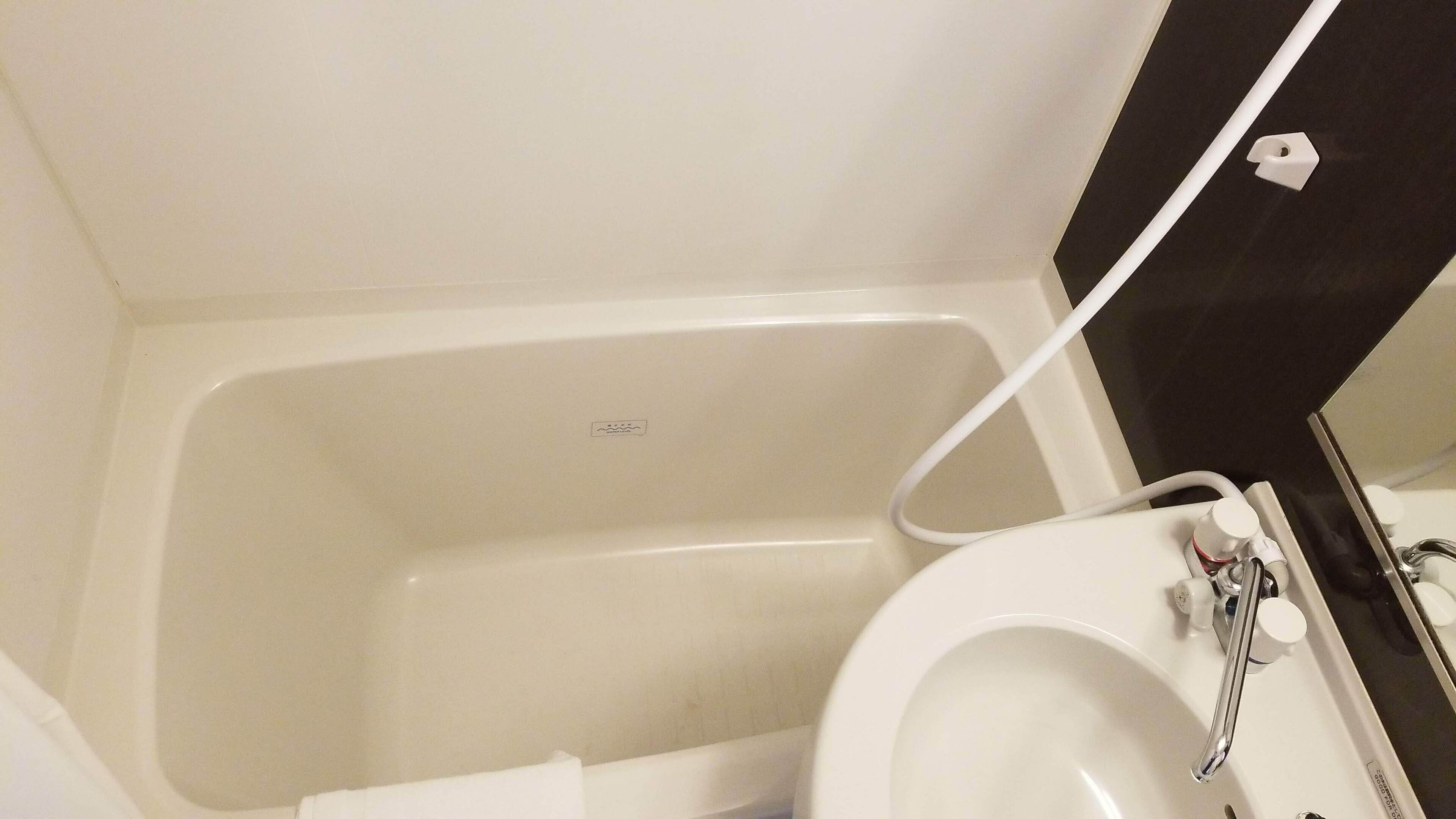 combined shower/bathtub, free toiletries, hair dryer, slippers