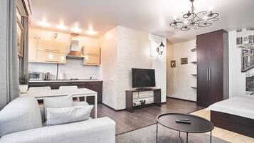 Superior Studio Apartment (Gorodskoi Val street 9) | Living area | TV